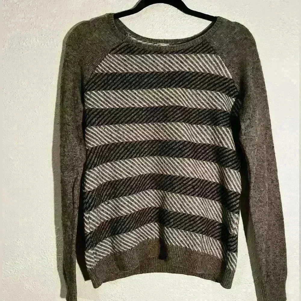 J. Crew Gray Herringbone Scoop Neck Long Sleeve Sweater Size M Merino Wool Blend